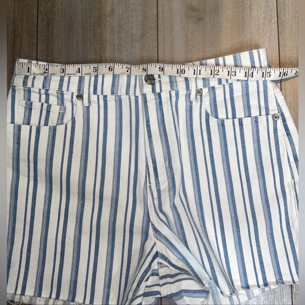 LOFT Women's Sz 6 / 28 Blue & White Striped Denim Cut Off Shorts NWT - Picture 5 of 9